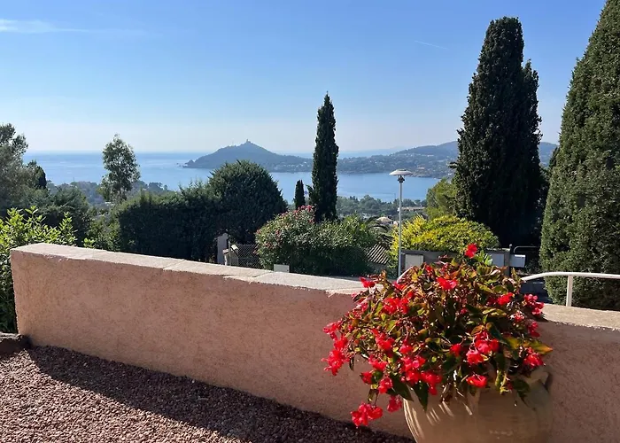 Semesterbostad Sea View House On Foot Cote D'azur Saint-Raphaël